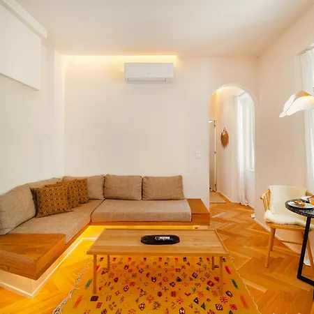 Whome Charm Walk To Graca Viewpoints 리스본