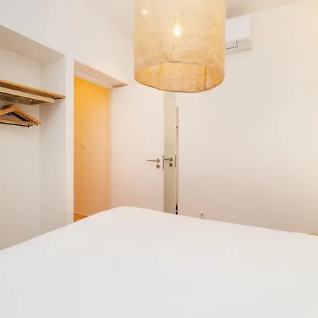 Whome Charm Walk To Graca Viewpoints 리스본