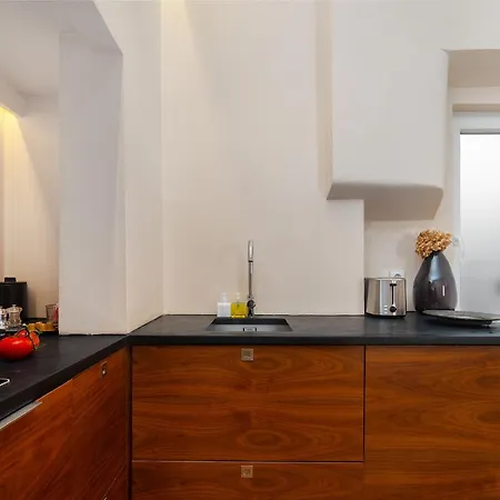 Whome Charm Walk To Graça Viewpoints