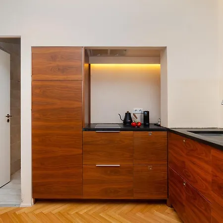 Whome Charm Walk To Graça Viewpoints *