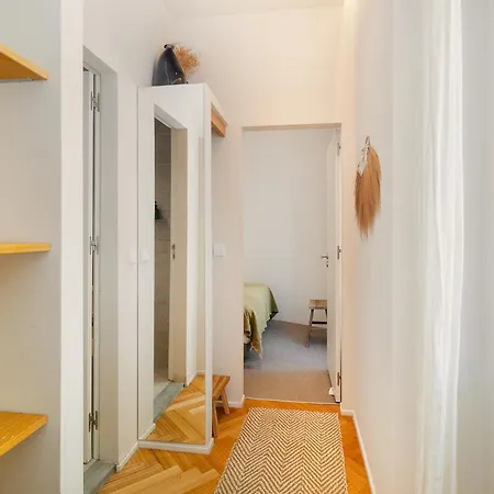 Whome Charm Walk To Graca Viewpoints Lisboa