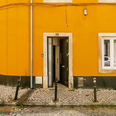 Whome Charm Walk To Graca Viewpoints