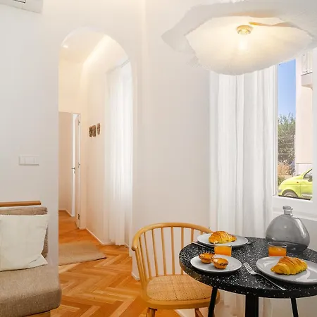 Whome Charm Walk To Graca Viewpoints