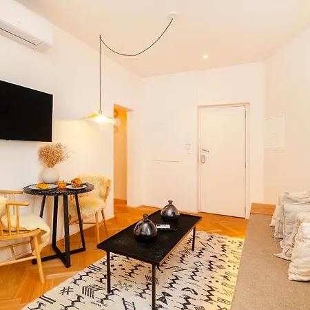 Apartman Whome Charm Walk To Graca Viewpoints