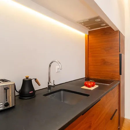 Whome Charm Walk To Graca Viewpoints Lisboa