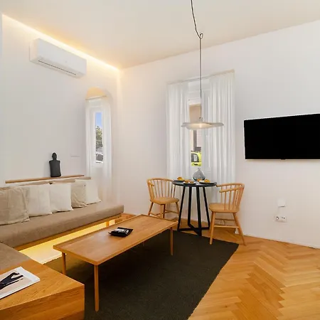 Whome Charm Walk To Graca Viewpoints