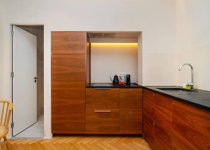 Whome Charm Walk To Graca Viewpoints *