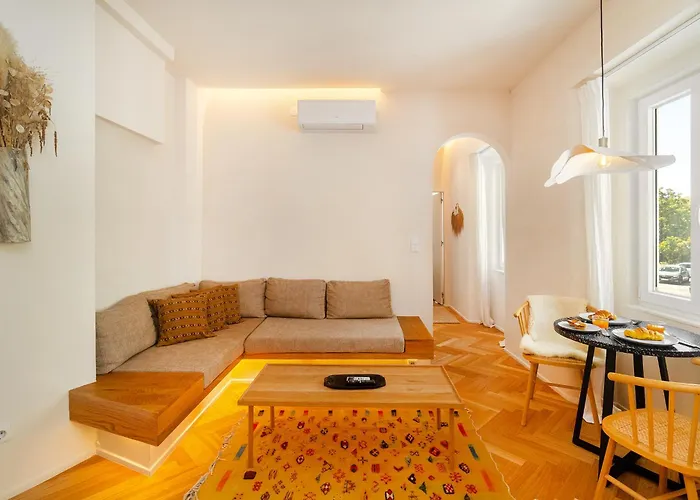 Whome Charm Walk To Graca Viewpoints Lisboa