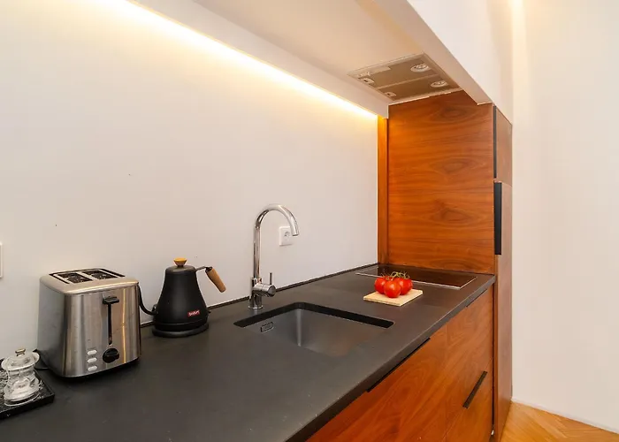 Whome Charm Walk To Graca Viewpoints Lisboa